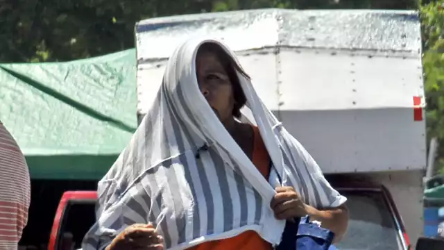 Protegerse de los rayos del sol es otra recomendación para evitar golpes de calor