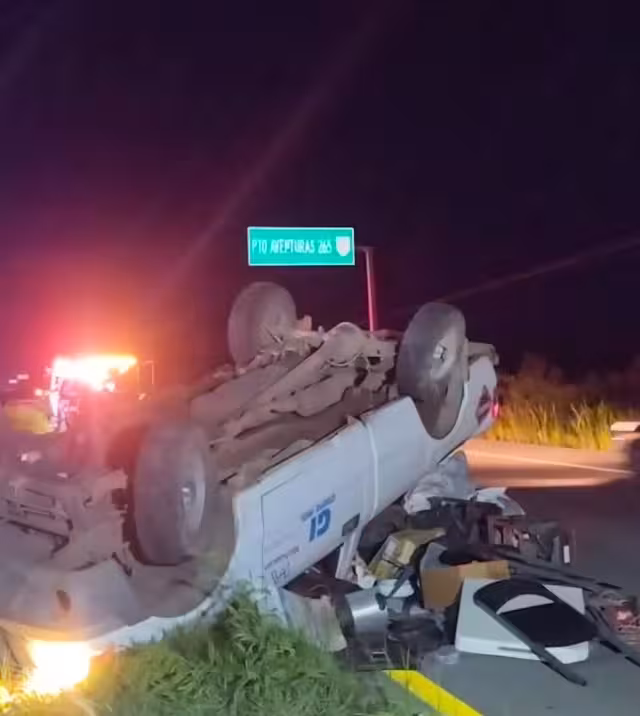 El accidente sobre la carretera fue fatal para el conductor del vehículo.