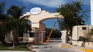 Encuentran a un hombre  muerto en el fraccionamiento Bahía Azul de Cancún