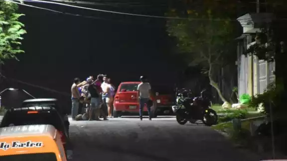 Una mujer quedó inconsciente tras ser noqueada por un hombre Una mujer quedó inconsciente tras ser noqueada por un hombre