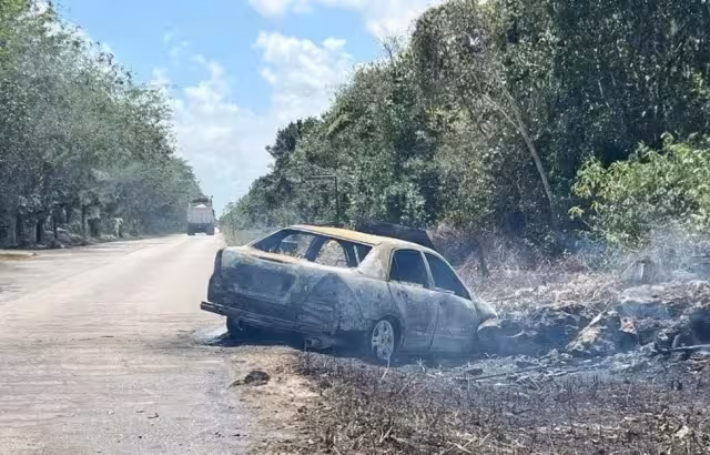 El auto quedó completamente calcinado, por lo que fue dado por pérdida total