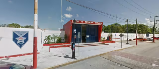 Hasta el momento se desconoce cómo logró subir al techo y si tenía en mente hacer algo en contra de alguien