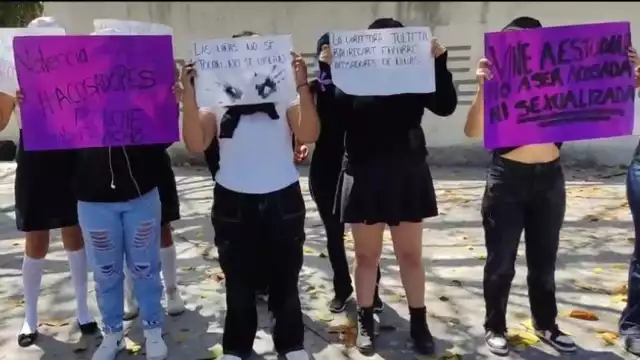 A través de una cuenta de la red social de TikTok “anonimocobaqroo” han dado a conocer todos los por menores en corto, sobre los casos de acoso