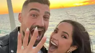 Becky G anuncia su compromiso con su esposo