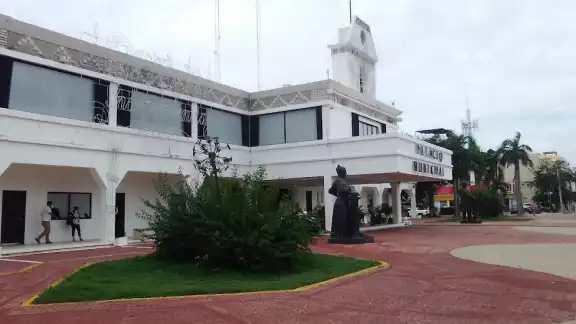 De las 87 áreas municipales en Playa del Carmen, sólo 25 no tuvieron observaciones de Dirección de Control de Gestión De las 87 áreas municipales en Playa del Carmen, sólo 25 no tuvieron observaciones de Dirección de Control de Gestión