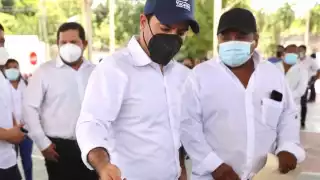 Vila Dosal se encuentra de gira por el municipio de Tixcacalcupul