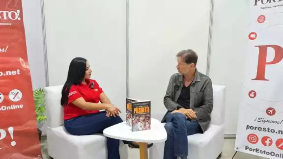 Jorge Zepeda presentó su obra, que es una biografía a la Presidenta.