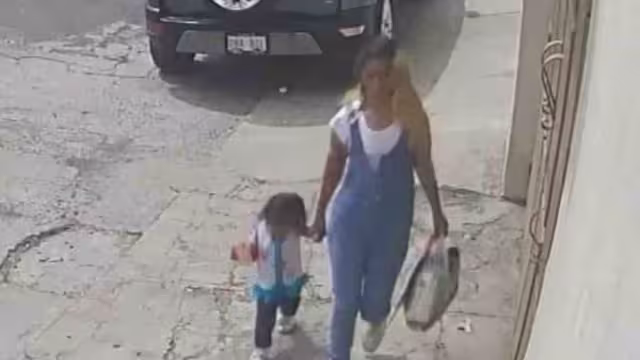 La policía municipal de Chimalhuacán detuvo el pasado jueves a una mujer que dejó a una niña de dos años en la alcaldía Álvaro Obregón