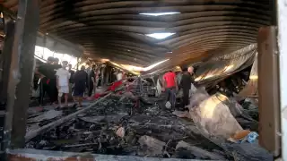 Las primeras investigaciones indicaron que el incendio ocurrió por la explosión de un concentrador de oxígeno en el hospital Iman al Husein