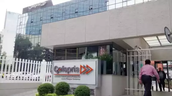 La Cofepris sindicó que los especialistas de las clínicas de DG D+G Aesthetics & MedSpa no cuentan con documentación oficial para operar La Cofepris sindicó que los especialistas de las clínicas de DG D+G Aesthetics & MedSpa no cuentan con documentación oficial para operar