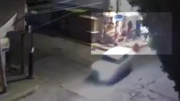 Una mujer y su bebé, junto con otras tres personas, fueron atropelladas por un ebrio conductor en Atizapán Una mujer y su bebé, junto con otras tres personas, fueron atropelladas por un ebrio conductor en Atizapán