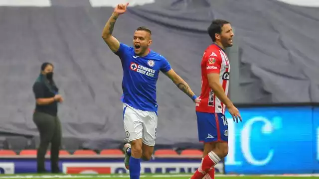 Entre 10 y 11 son los jugadores que pueden salir de Cruz Azul este mercado invernal de la Liga MX