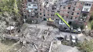 Las tropas rusas volvieron a bombardear durante toda la noche con lanzacohetes múltiples Grad y artillería pesada el distrito de Nikopol