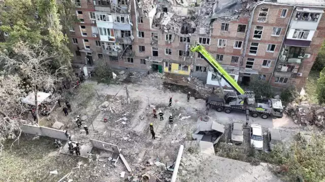 Las tropas rusas volvieron a bombardear durante toda la noche con lanzacohetes múltiples Grad y artillería pesada el distrito de Nikopol