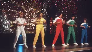 Captan a viajera del tiempo en concierto de Parchis en 1982