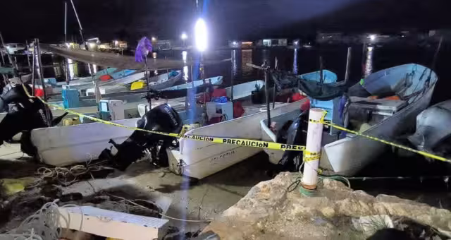 Pescadores capturaban pulpo a 139 km del puerto, cuando uno de ellos emergió de emergencia