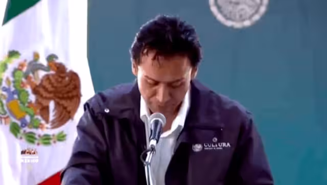 Tunden en redes a funcionario de la SEP, Marx Arriaga