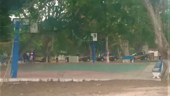Tras una revisión fueron asegurados con todo y coche Tras una revisión fueron asegurados con todo y coche