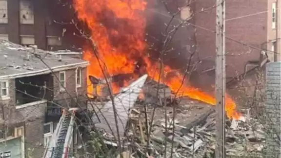 Se originó una gran explosión en la fábrica de la empresa de chocolate R.M Palme Company, resultando en la destrucción del edificio y un incendio