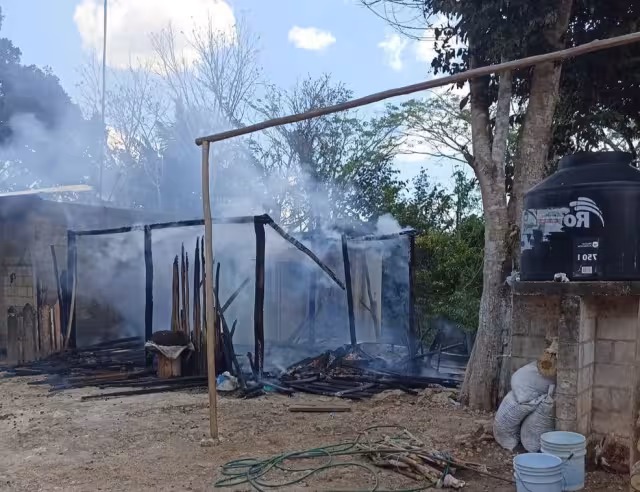 El incendio ocurrió la tarde noche de este pasado domingo