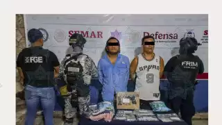 Caen con más de 200 dosis de droga y armas dos presuntos integrantes de un grupo delictivo en Cancún