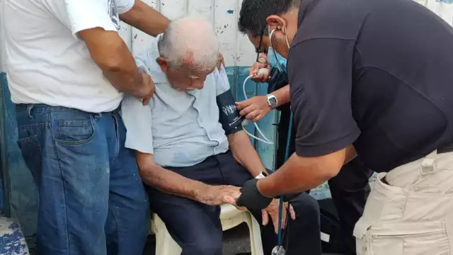 Fue cerca de las 20:20 horas, cuando el hombre se resbaló y golpeó su cabeza