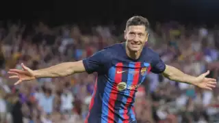Lewandowski firma su primer triplete en Champions con el Barcelona