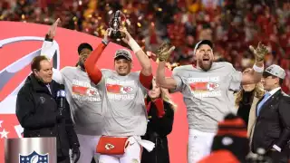 Kansas City sosteniendo su primer Super Bowl