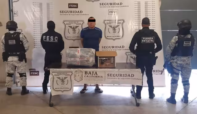 Además de esto, aseguraron seis kilos de esta droga, armamento y vehículos