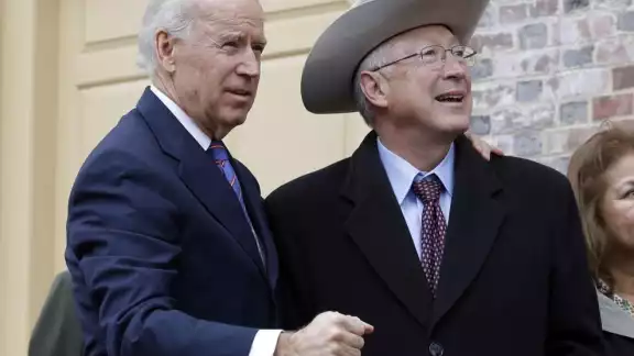 Joe Biden y Ken Salazar