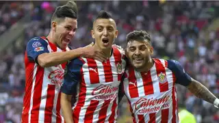 Futbolistas de Chivas fueron vistos en el concierto que Christian Nodal dio en Guadalajara