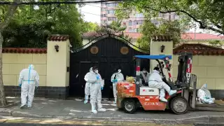 Las autoridades sanitarias de China han supervisado que las personas permanezcan en casa ante la ola de contagios por COVID-19