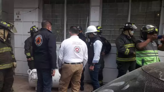 El alcalde Mauricio Tabe y el director de Protección Civil acudieron al sitio donde solo se registraron daños materiales El alcalde Mauricio Tabe y el director de Protección Civil acudieron al sitio donde solo se registraron daños materiales