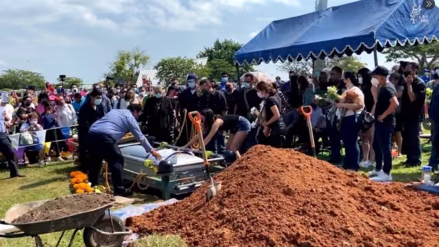 Rodeado de familia, amigos y medios de comunicación se le dio el último adiós al joven actor mexicano