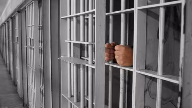 El hombre recibió una amonestación pública y el pago de la reparación del daño