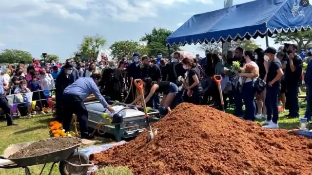 Rodeado de familia, amigos y medios de comunicación se le dio el último adiós al joven actor mexicano