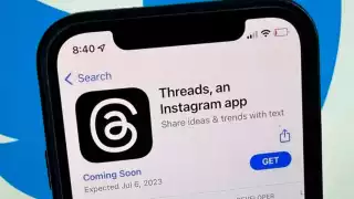 Acusa a Meta de contratar a decenas de sus exempleados
