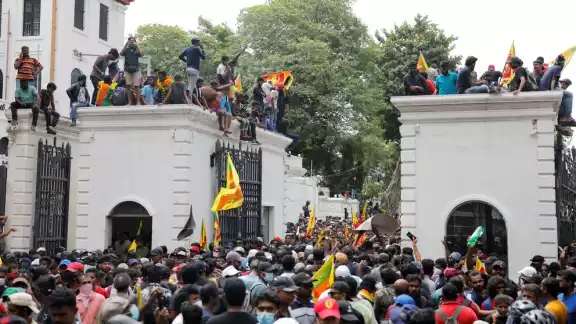 Personas ingresaron al palacio de Sri Lanka Personas ingresaron al palacio de Sri Lanka