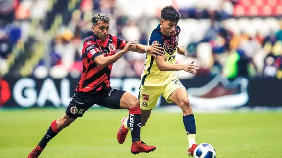 El club América aseguró el liderato general de la tabla después de derrotar a Xolos con un marcador de 2 - 0