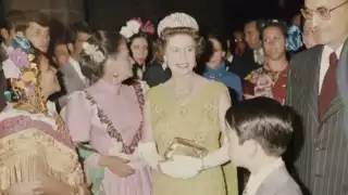 La Reina Isabel fue recibida con un desfile y una ceremonia en el Zócalo de la CDMX