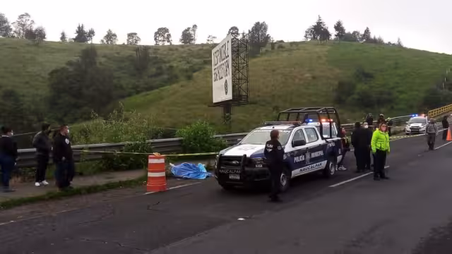 La víctima se trata de una mujer de entre 20 y 30 años de edad, quien fue encontrada con presuntos rastros de violencia; aún permanece en calidad de desconocida.