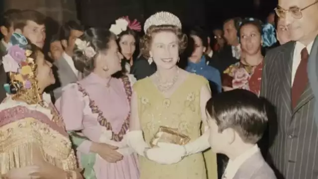 La Reina Isabel fue recibida con un desfile y una ceremonia en el Zócalo de la CDMX