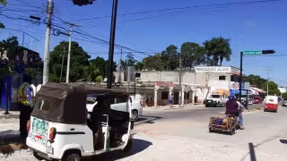La vía quedó sin atención por parte de Obras Públicas de José María Morelos, por lo que afecta a los conductores de la zona