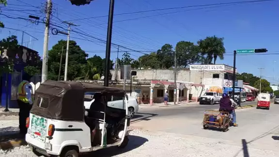 La vía quedó sin atención por parte de Obras Públicas de José María Morelos, por lo que afecta a los conductores de la zona