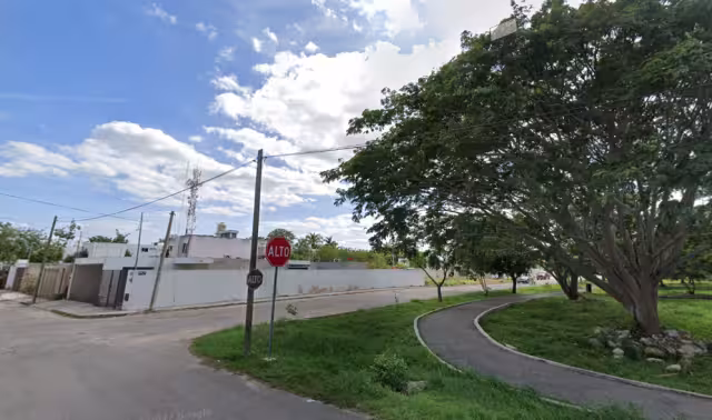 La vecina construyó sobre el muero de su vecina en el fraccionamiento Itzimná Polígono de Mérida