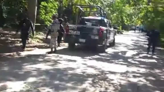 Tras el ataque armado en Tulum donde murió una persona y un niño fue herido por una bala perdida, policías buscaron sin éxito a los responsables Tras el ataque armado en Tulum donde murió una persona y un niño fue herido por una bala perdida, policías buscaron sin éxito a los responsables