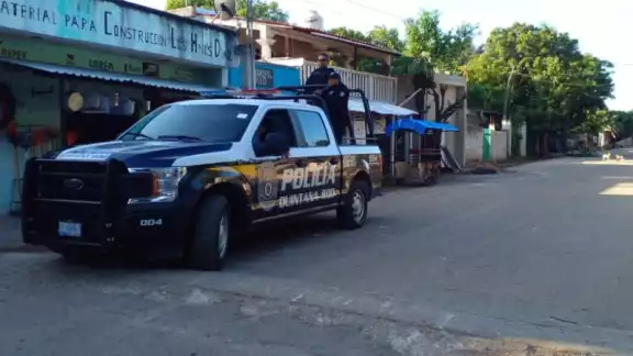 En el cuarto de al lado que renta una mujer estaba semiabierto y ahí al parecer ya estaban sacando tres aparatos de línea blanca En el cuarto de al lado que renta una mujer estaba semiabierto y ahí al parecer ya estaban sacando tres aparatos de línea blanca