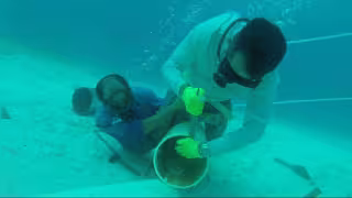 Una línea submarina se averió y provocó el problema en la isla.