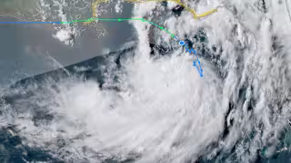 La Secretaría de Protección Civil de Campeche monitorea el avance de la Depresión Tropical número 2.