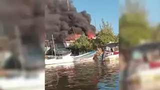 Un cortocircuito habría causado el incendio del barco